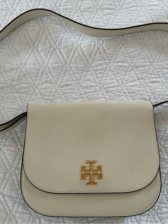 Tory Burch Handbags - Tory Burch Cream Pebbled Leather Crossbody with Gold Logo Accent